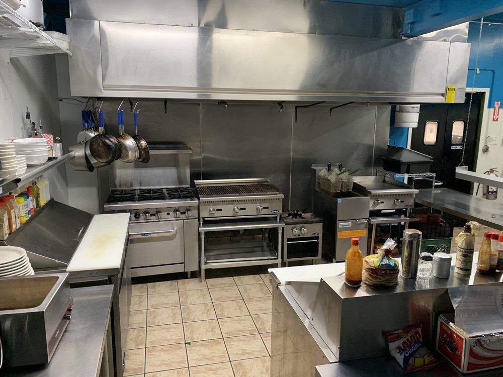 Restaurant For Lease off of HWY 198 - Includes All Equipment : 4545 West Noble Avenue, Visalia, CA 93277